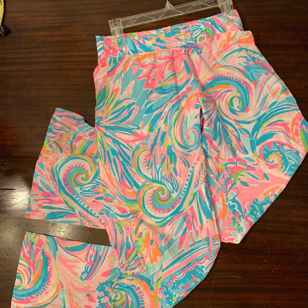 Colorful Lilly Pulitzer mid-rise flowy pants